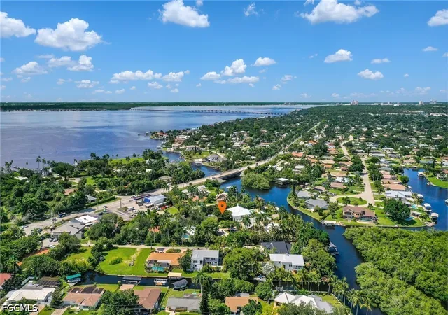 Photo 1 of Sale Pending at 920 Altadena Dr, Fort Myers, FL 33919 | MLS# 2026034156 | Listing updated on 2026-09-01