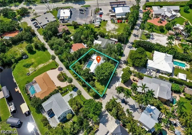 Photo 2 of Sale Pending at 920 Altadena Dr, Fort Myers, FL 33919 | MLS# 2026034156 | Listing updated on 2026-09-01