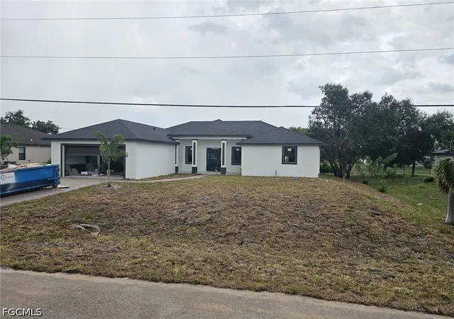 Photo 1 of Single family home for sale at 820 Lystra Ave, Fort Myers, FL 33913 | MLS# 2026034359 | Listing updated on 2026-08-28