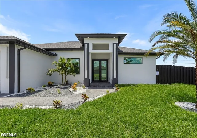 5th image of 1018 Ne Juanita Pl, Cape Coral, FL 33909 | MLS# 2026034458