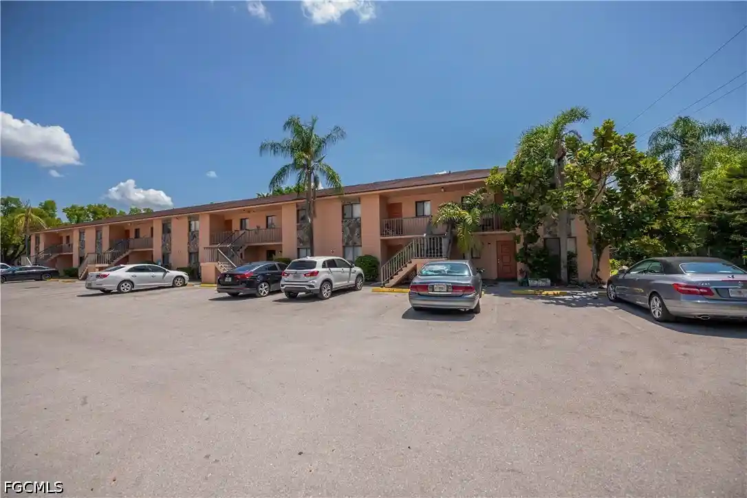 Photo 1 of Sale Pending at 2700 Park Windsor Dr #713, Fort Myers, FL 33901 | MLS# 2026034671 | Listing updated on 2026-10-24