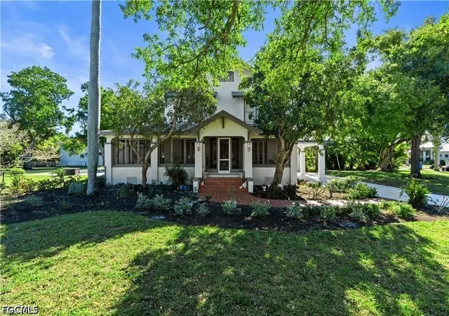 Photo 2 of Sale Pending at 3235 Avocado Dr, Fort Myers, FL 33901 | MLS# 2026035450 | Listing updated on 2026-08-31