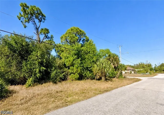 Photo 3 of Sale Pending at 3401 24th Street Sw, Lehigh Acres, FL 33976 | MLS# 2026035466 | Listing updated on 2026-08-31