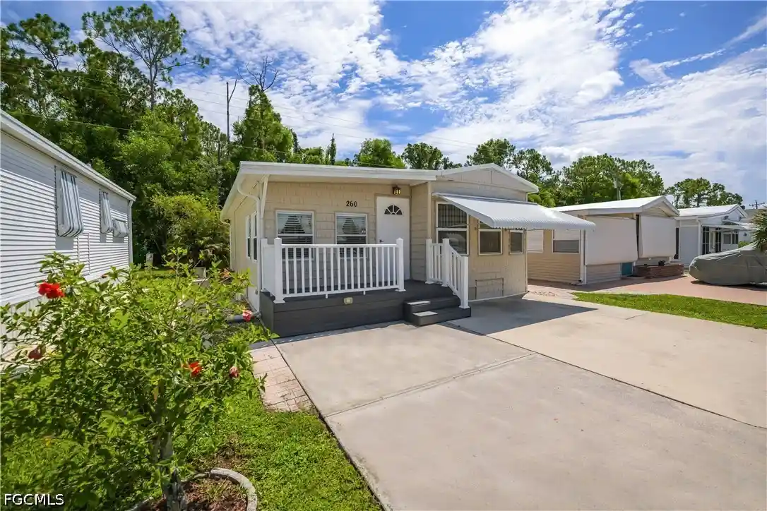 Photo 1 of Manufactured home for sale at 260 Caravan Cir, North Fort Myers, FL 33903 | MLS# 2026035844 | Listing updated on 2026-10-28