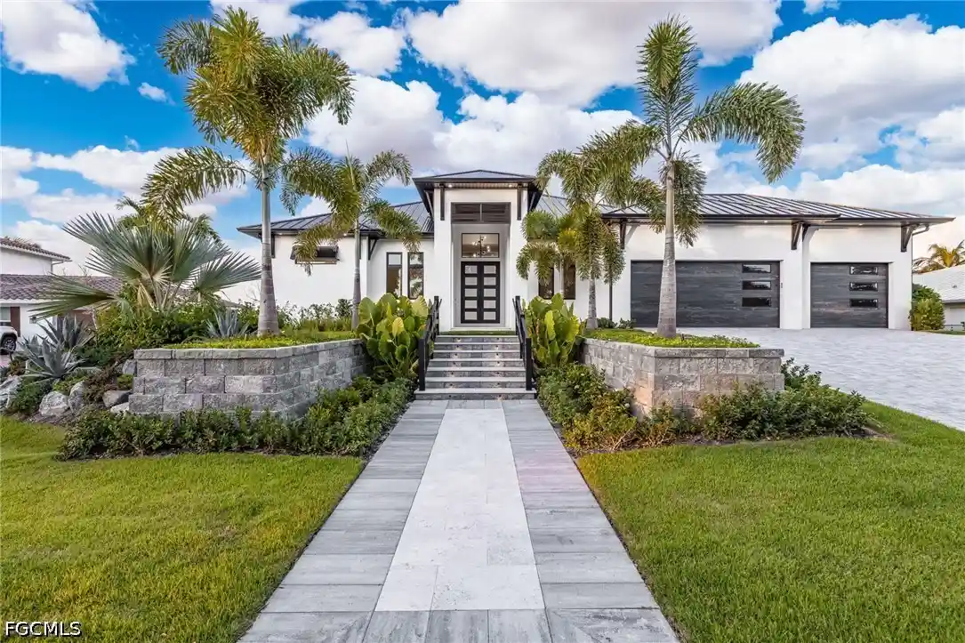 Photo 1 of Single family home for sale at 111 Montrose Dr, Fort Myers, FL 33919 | MLS# 2026036038 | Listing updated on 2026-10-23
