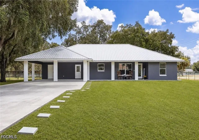 Photo 1 of Single family home for sale at 311 S Oak St, Labelle, FL 33935 | MLS# 2026036456 | Listing updated on 2026-08-31