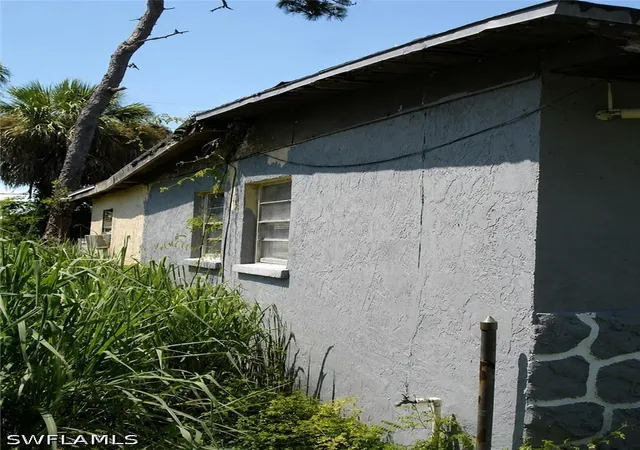 Photo 3 of Sale Pending at 3170 2nd St, Fort Myers, FL 33916 | MLS# 226031073 | Listing updated on 2026-08-31