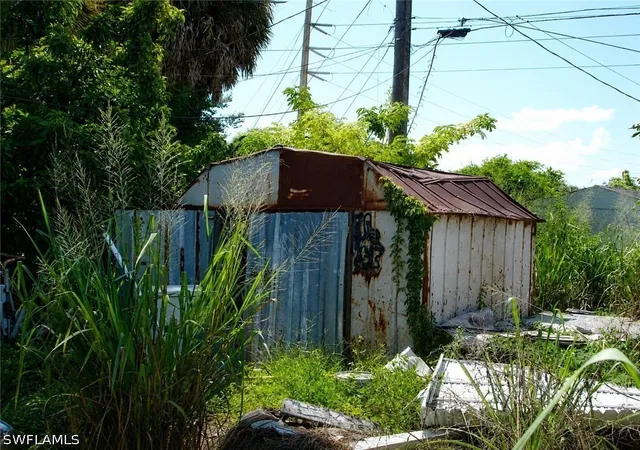 Photo 4 of Sale Pending at 3170 2Nd St, Fort Myers, FL 33916 | MLS# 226031073 | Listing updated on 2026-08-31