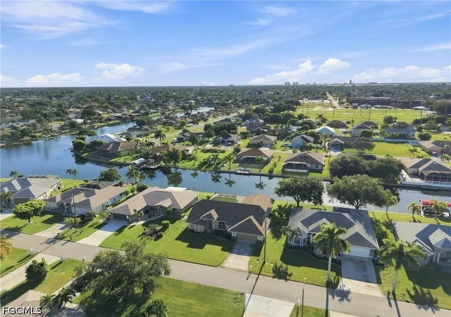 36th image of 415 Se 13th Ave, Cape Coral, FL 33990 | MLS# 2026036480