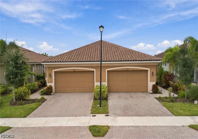 Photo 3 of Townhouse for sale at 10360 Bonavie Cvs Dr, Fort Myers, FL 33966 | MLS# 2026036497 | Listing updated on 2026-10-05