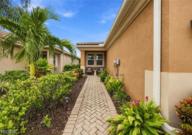 Photo 4 of Townhouse for sale at 10360 Bonavie Cvs Dr, Fort Myers, FL 33966 | MLS# 2026036497 | Listing updated on 2026-10-05