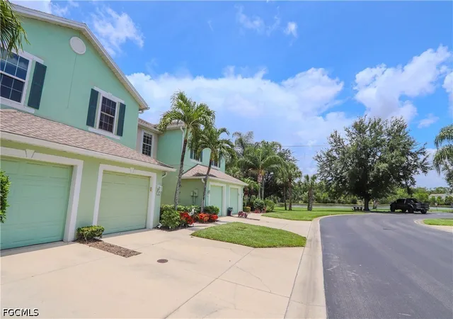 Photo 2 of Townhouse for sale at 3630 Pine Oak Cir #105, Fort Myers, FL 33916 | MLS# 2026036504 | Listing updated on 2026-08-28