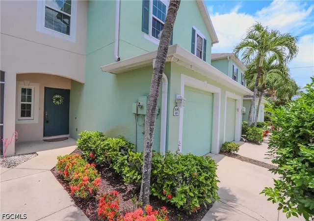 Photo 2 of Townhouse for sale at 3630 Pine Oak Cir #105, Fort Myers, FL 33916 | MLS# 2026036504 | Listing updated on 2026-08-28
