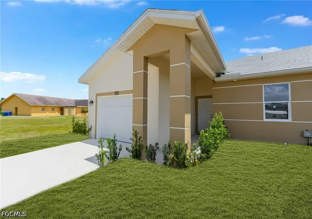 Photo 3 of House for sale at 352 Pullman St, Lehigh Acres, FL 33974 | MLS# 2026036540 | Listing updated on 2026-08-28