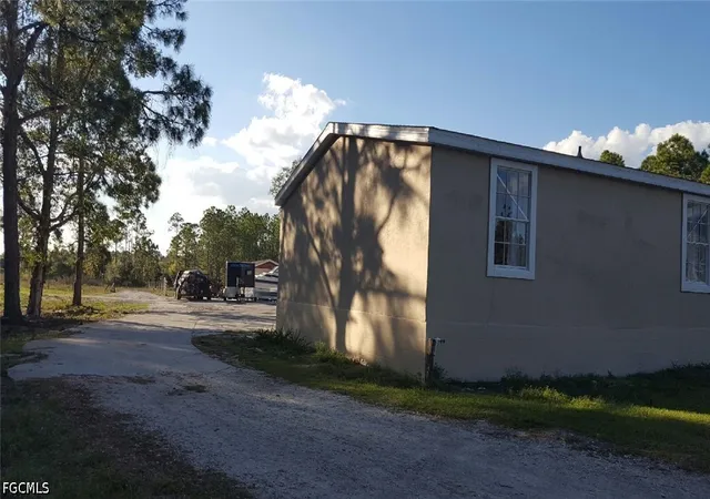 Photo 4 of Manufactured home for sale at 16960 Wildcat Dr, Fort Myers, FL 33913 | MLS# 2026036594 | Listing updated on 2026-08-28