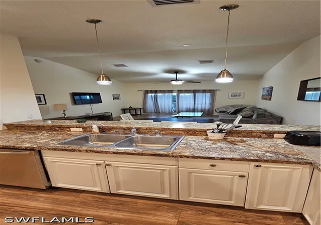 Listing Photo 4 - Condo for sale in building located at 17284/286 Whitewater Ct, Fort Myers Beach, FL 33931 - Unit #286