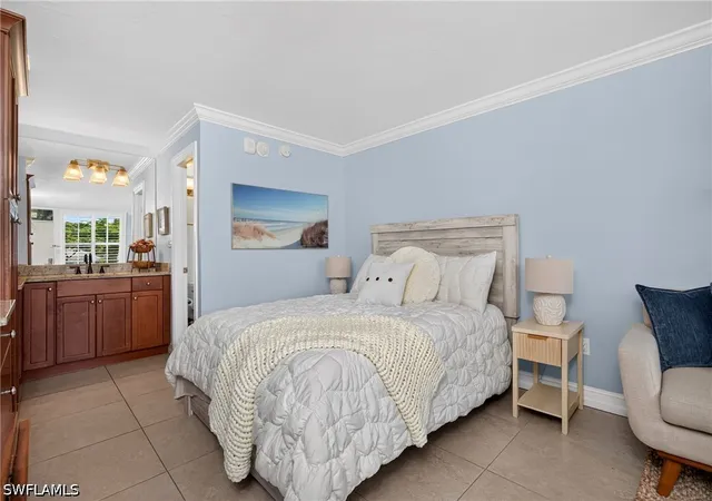 Listing Photo 4 - Condo for sale in building located at 2555 9Th St N, Naples, FL 34103 - Unit #204