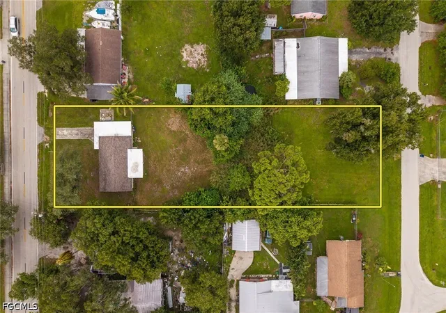 Photo 2 of Single family home for sale at 122 Evergreen Rd, North Fort Myers, FL 33903 | MLS# 2026036849 | Listing updated on 2026-08-31
