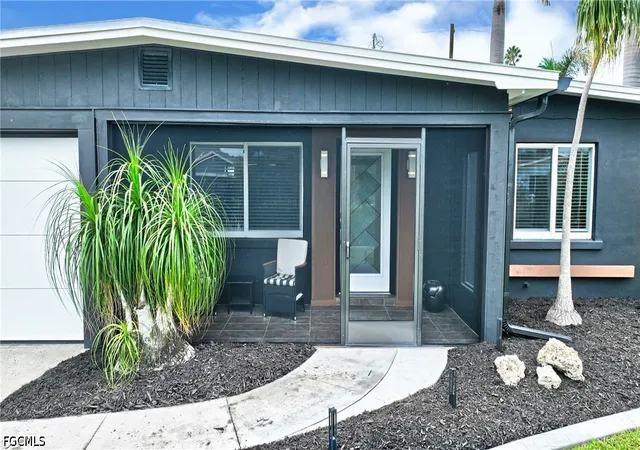 Photo 2 of Single family home for sale at 1640 Oakley Ave, Fort Myers, FL 33901 | MLS# 2026036995 | Listing updated on 2026-09-01