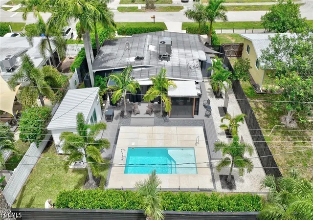 Photo 4 of Single family home for sale at 1640 Oakley Ave, Fort Myers, FL 33901 | MLS# 2026036995 | Listing updated on 2026-09-01