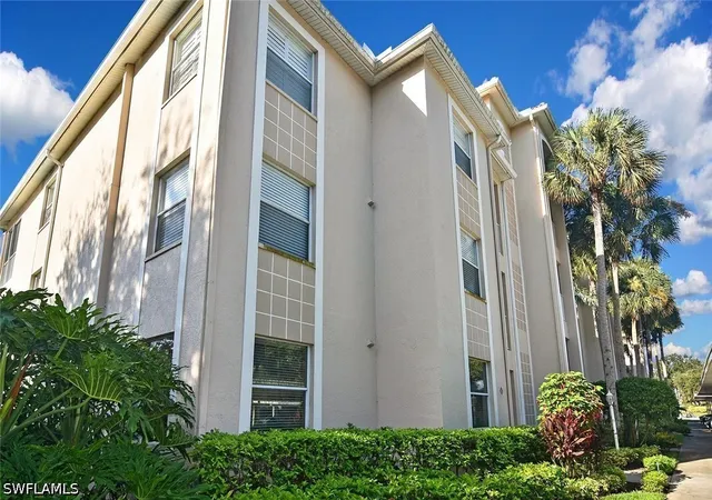 Listing Photo 4 - Condo for sale in building located at 8680 Cedar Hammock Cir, Naples, FL 34112 - Unit #122