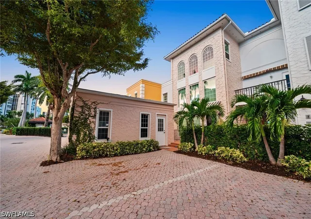 Photo 3 of Condo for sale at 4000 Gulf Shore Blvd N #1500, Naples, FL 34103 | MLS# 226025683 | Listing updated on 2026-09-01