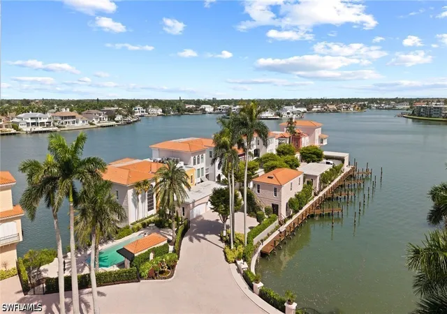 Photo 4 of Condo for sale at 4000 Gulf Shore Blvd N #1500, Naples, FL 34103 | MLS# 226025683 | Listing updated on 2026-09-01