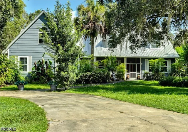 Photo 1 of Sale Pending at 330 Riviera Vista Blvd, Labelle, FL 33935 | MLS# 2026037436 | Listing updated on 2026-10-07