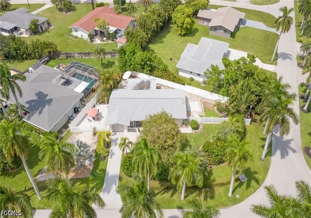 Photo 2 of Single family home for sale at 269 Bayshore Dr, Cape Coral, FL 33904 | MLS# 2026038269 | Listing updated on 2026-10-02