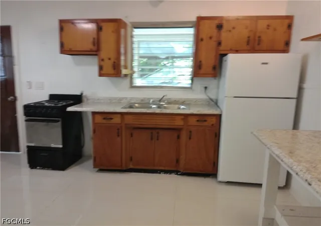 Listing Photo 4 - Condo for sale in building located at 74 Cypress St, North Fort Myers, FL 33903