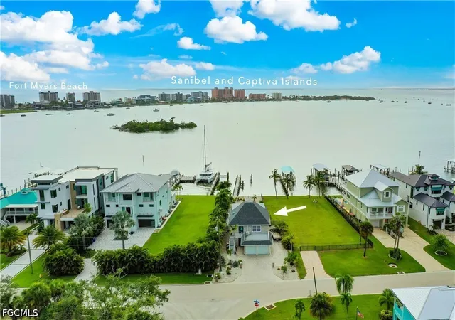 Listing Photo 4 - Condo for sale in building located at 805 San Carlos Dr, Fort Myers Beach, FL 33931
