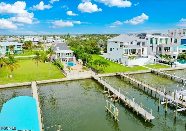 Listing Photo 5 - Condo for sale in building located at 805 San Carlos Dr, Fort Myers Beach, FL 33931