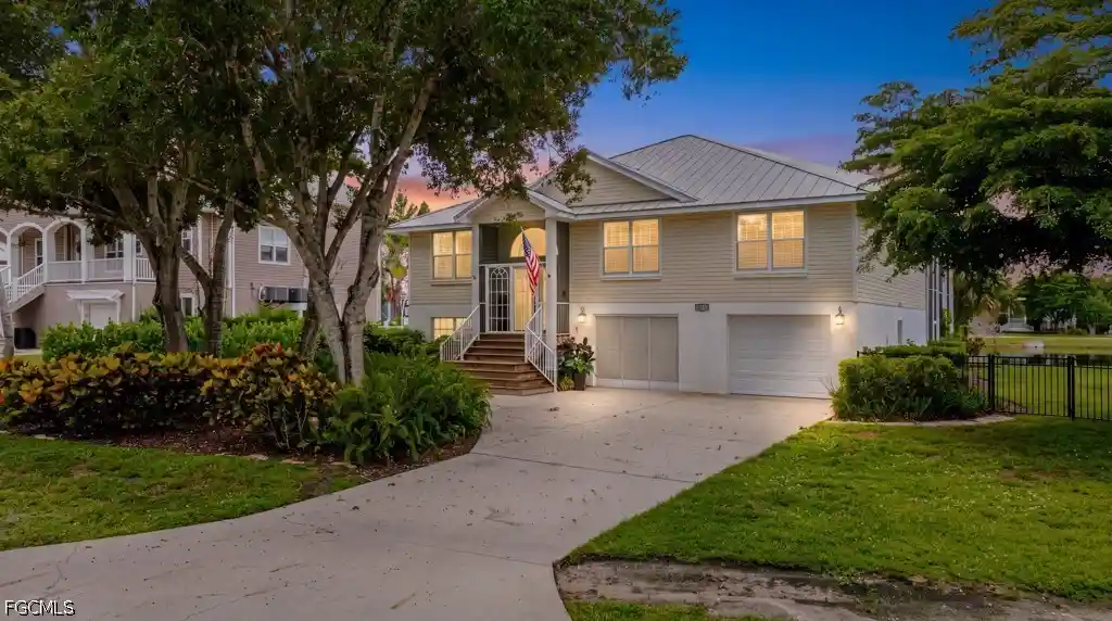 Photo 1 of Single family home for sale at 18110 Parkridge Ct, Fort Myers, FL 33908 | MLS# 2026038683 | Listing updated on 2026-10-29