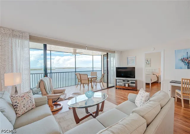 Listing Photo 5 - Condo for sale in building located at 17080 Harbour Pt Dr, Fort Myers, FL 33908 - Unit #916