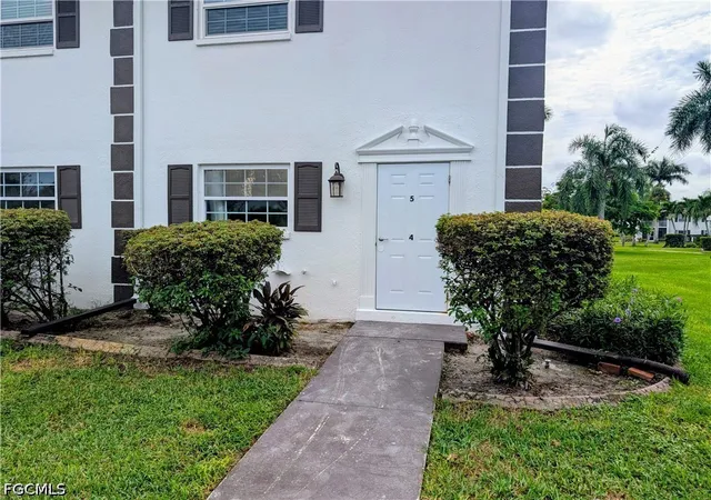 Condo for sale at 7049 New Post Dr #E4, North Fort Myers, FL 33917 | MLS# 2026038863