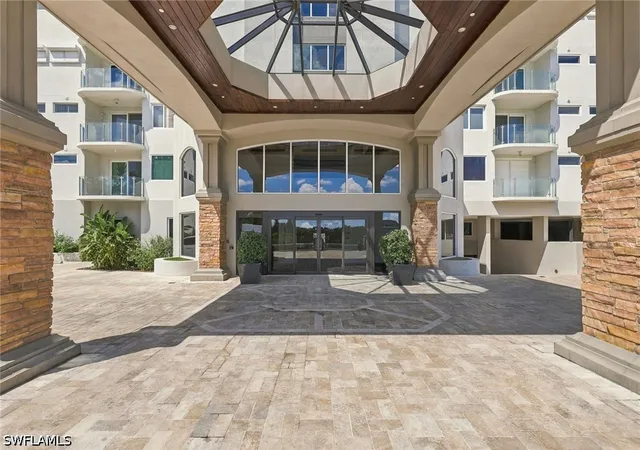 Listing Photo 4 - Condo for sale in building located at 10 Seagate Dr, Naples, FL 34103 - Unit #6N