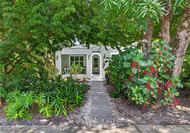 Single family home for sale at 817/825 Julia St, Fort Myers, FL 33916 | MLS# 2026039311