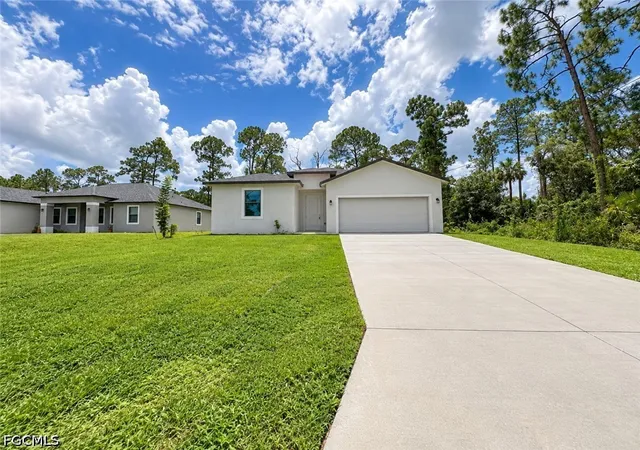 Photo 1 of Single family home for sale at 8056 Sherwood Cir, Labelle, FL 33935 | MLS# 2026039317 | Listing updated on 2026-09-23