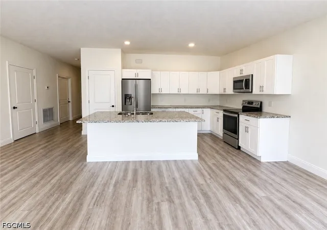Photo 2 of Single family home for sale at 8056 Sherwood Cir, Labelle, FL 33935 | MLS# 2026039317 | Listing updated on 2026-09-23