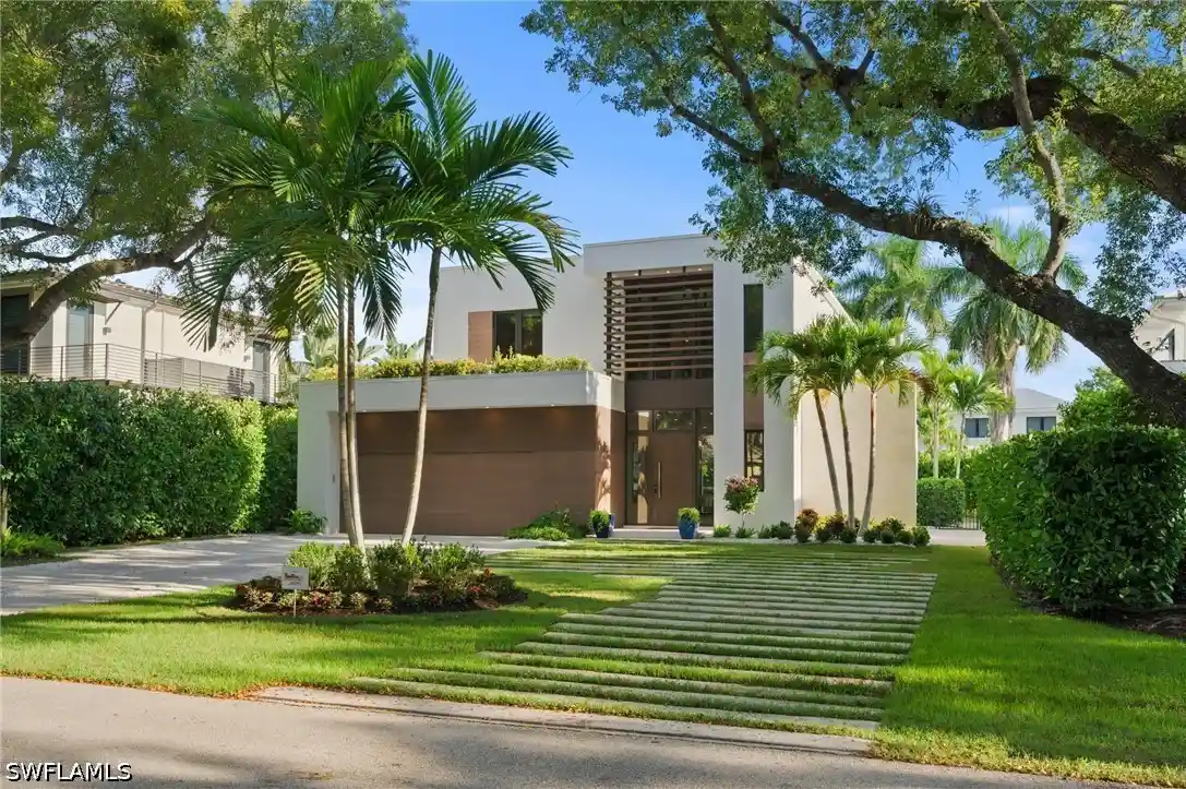 Photo 1 of Single family home for sale at 376 1st Avenue N, Naples, FL 34102 | MLS# 226028668 | Listing updated on 2026-10-30