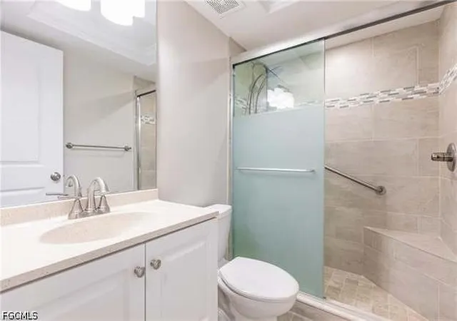 Listing Photo 4 - Condo for sale in building located at 1522 Mainsail Dr, Naples, FL 34114 - Unit #6