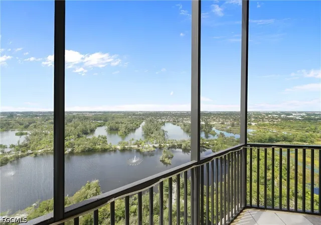 Listing Photo 5 - Condo for sale in building located at 14380 Riva Del Lago Dr, Fort Myers, FL 33907 - Unit #2003