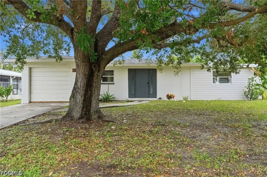 Single family home for sale at 1635 Lowell Ct, Fort Myers, FL 33907 | MLS# 2026039709