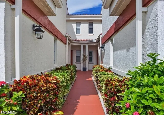 Photo 2 of Townhouse for sale at 13170 Oakmont Dr #6, Fort Myers, FL 33907 | MLS# 2026039748 | Listing updated on 2026-10-04