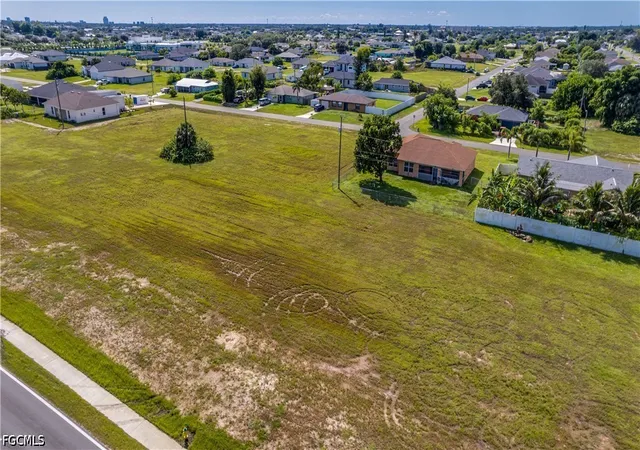 Photo 4 of Sale Pending at 1312 Diplomat Pkwy E, Cape Coral, FL 33909 | MLS# 2026039868 | Listing updated on 2026-10-08