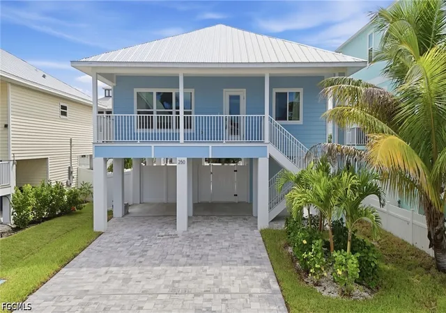 Photo 1 of Single family home for sale at 250 Pearl St, Fort Myers Beach, FL 33931 | MLS# 2026039914 | Listing updated on 2026-09-27