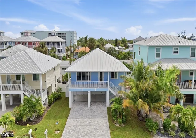 Photo 2 of Single family home for sale at 250 Pearl St, Fort Myers Beach, FL 33931 | MLS# 2026039914 | Listing updated on 2026-09-27