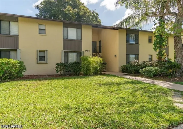 Listing Photo 1 - Condo for sale in building located at 1480 Grn Vly Cir, Naples, FL 34104 - Unit #204