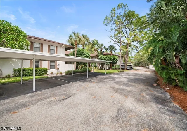Listing Photo 3 - Condo for sale in building located at 1833 Courtyard Wy, Naples, FL 34112 - Unit #105