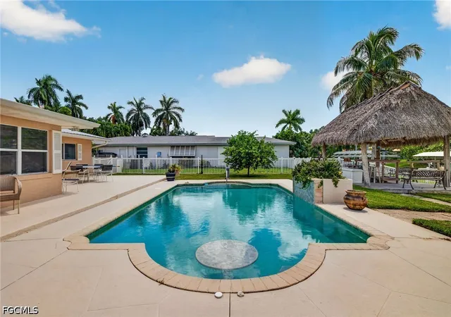 Photo 3 of Single family home for sale at 11030 Mcgregor Blvd, Fort Myers, FL 33919 | MLS# 2026040063 | Listing updated on 2026-09-23